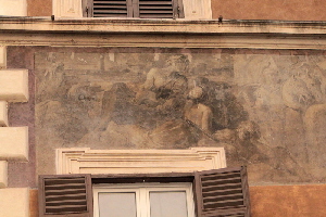 Piazza_de_Ricci-Palazzo_omonimo-Affreschi (3)