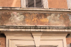 Piazza_de_Ricci-Palazzo_omonimo-Affreschi (7)