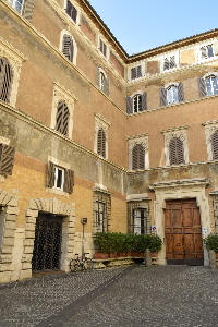Piazza_de_Ricci-Palazzo_omonimo (4)