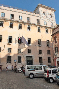 Piazza_del_monte_di_Pieta-Palazzo_Barberini_al_n_99