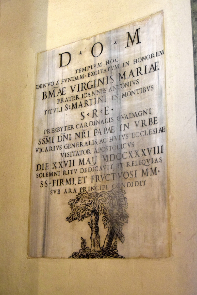 Piazza_della_Quercia-Chiesa_di_S_Maria_della_Quercia-Cupola-Lapide_reliquie-1738
