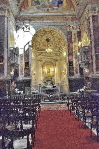 Piazza_della_Quercia-Chiesa_di_S_Maria_della_Quercia-Navata_centrale (2)