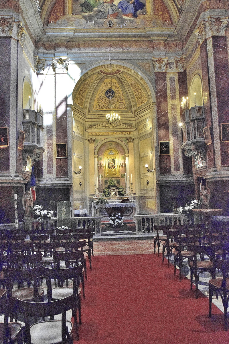 Piazza_della_Quercia-Chiesa_di_S_Maria_della_Quercia-Navata_centrale (2)
