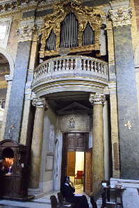 Via_Monserrato-Chiesa_di_S_Girolamo_della_Carita-Organo