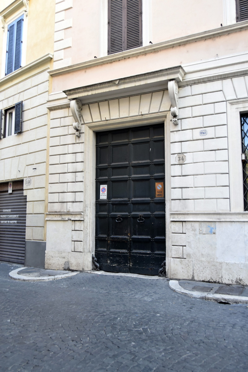 Via_Monserrato-Palazzo_Capponi_Dall'Olio_al_n_34-35-Portone