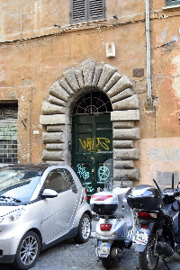 Via_Monserrato-Palazzo_Ricci_al_n_124-Portone