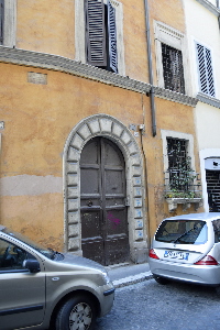 Via_Monserrato-Palazzo_al_n_118-120-Portone (2)