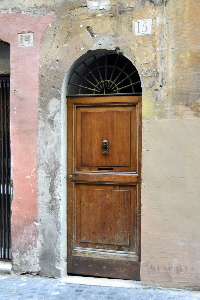 Via_Monserrato-Palazzo_al_n_15-Portone