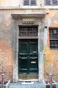 Via_Monserrato-Palazzo_al_n_68-Portone