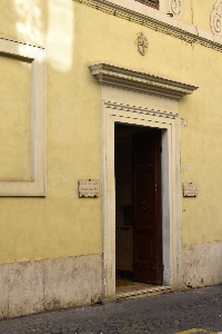 Via_del_Mascherone-Palazzo_al_n_55-Portone (2)