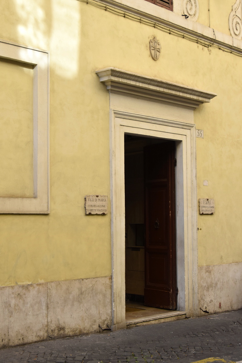 Via_del_Mascherone-Palazzo_al_n_55-Portone (2)