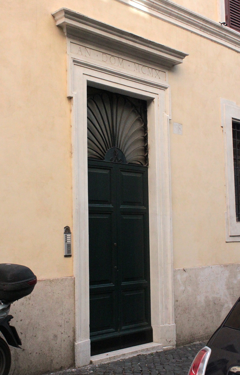 Via_del_Mascherone-Palazzo_al_n_58-Portone