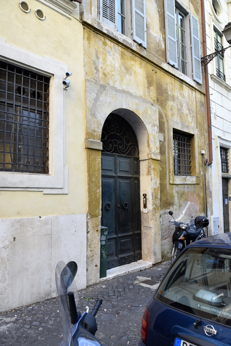 Via_del_Mascherone-Palazzo_al_n_60-Portone (2)