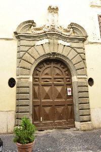 Via_del_Mascherone-Palazzo_del_Ordine_Teutonico_al_n_57-Portone