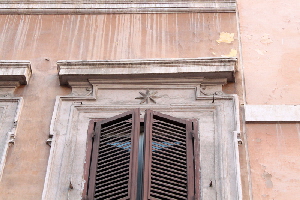 Via_del_Pellegrino-Palazzo_al_n_58-Finestra