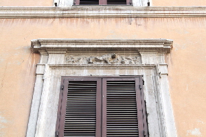 Via_del_Pellegrino-Palazzo_al_n_58-Finestra (4)
