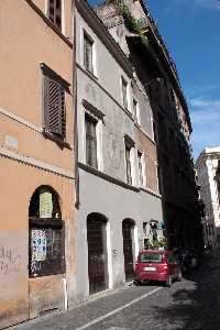 Via_del_Pellegrino-Palazzo_al_n_64-65-Istoriato