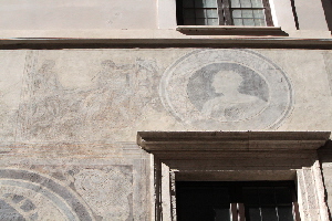 Via_del_Pellegrino-Palazzo_al_n_64-65-Istoriato (3)
