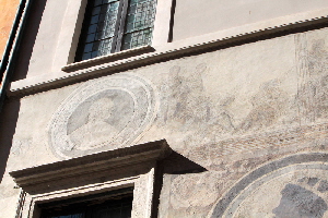 Via_del_Pellegrino-Palazzo_al_n_64-65-Istoriato (4)