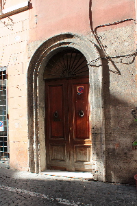 Via_del_Pellegrino-Palazzo_al_n_86-87-Portone