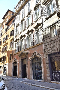 Via_di_Monserrato-Palazzo_al_n_102_01