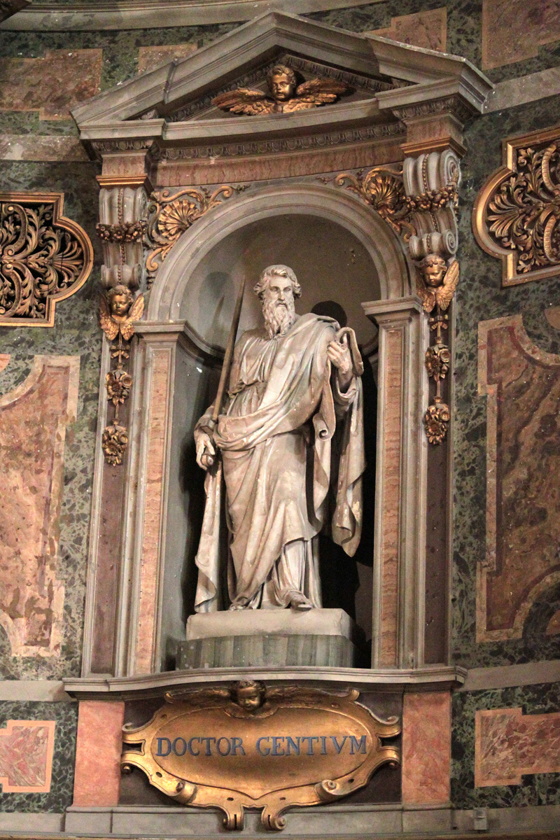 Via_dei_Giubbonari-Chiesa_di_S_Biagio_e_Carlo_ai_Catinari-Altare_maggiore-Statua_di_S_Paolo