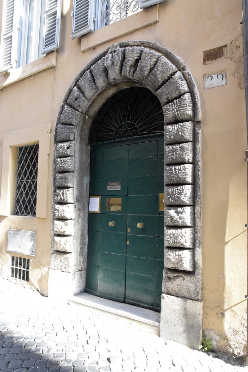 Via_di_S_Maria_dei_Calderari-Palazzo_al_n_29-Portone