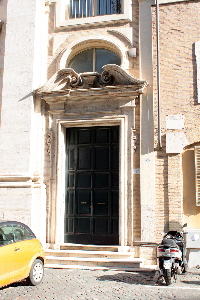 Piazza_Benedetto_Cairoli-Casa_generalizia_dei_Barnabiti_al_n_117-Portone