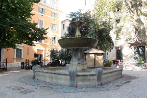 Piazza_Benedetto_Cairoli-Fontana (2)