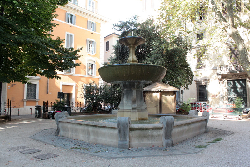 Piazza_Benedetto_Cairoli-Fontana (2)