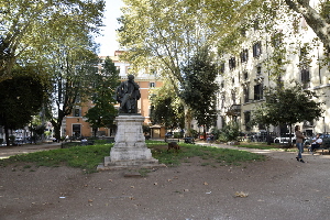 Piazza_Benedetto_Cairoli-Giardini