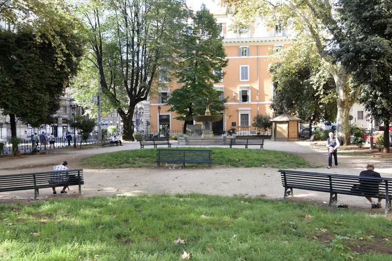 Piazza_Benedetto_Cairoli-Giardini (2)