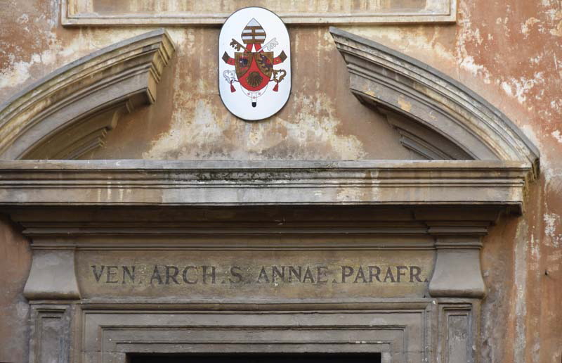 Piazza_S_Caterina_della_Ruota-Chiesa_omonima-Architrave