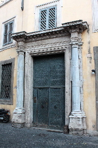 Piazza_S_Caterina_della_Ruota-Palazzo_Mastrozzi_Graziosi_al_n_91-Portone