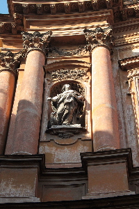 Piazza_della_Trinita_dei_Pellegrini-Chiesa_omonima-Statua_S_Giovanni