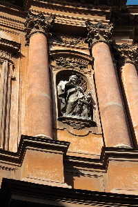 Piazza_della_Trinita_dei_Pellegrini-Chiesa_omonima-Statua_S_Matteo