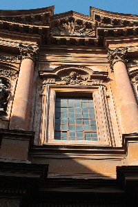 Piazza_della_Trinita_dei_Pellegrini-Chiesa_omonima (7)
