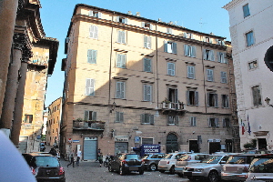 Piazza_della_Trinita_dei_Pellegrini-Palazzo_al_n_91