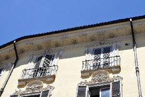 Piazza_di_S_Caterina_della_Ruota-Palazzo_al_n_91-Finestre