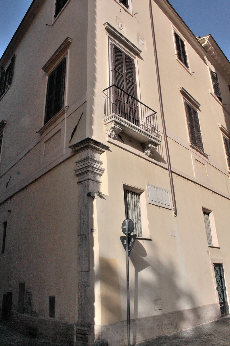 Via_degli_Specchi-Palazzo_al_n_3 (3)