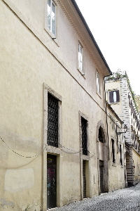 Via_degli_Specchi-Retro_Palazzo_Santacroce
