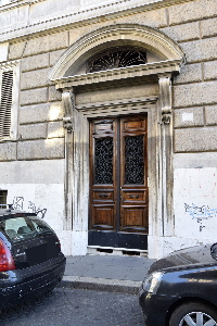 Via_degli_Strengari-Palazzo_al_n_25-Portone