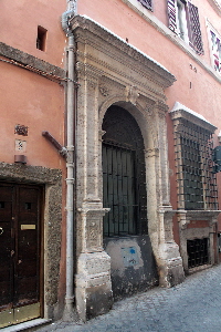 Via_dei_Venti-Palazzo_al_n_8a-Portone