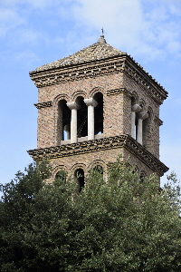 Via_della_Seggiola-Campanile_di_S_Maria_in_Monticelli