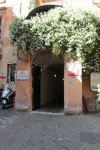 Via_di_S_Paolo_alla_Regola-Palazzo_al_n_16-Portone