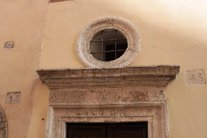 Via_di_S_Salvatore_in_Campo-Palazzo_dei_Missionari_dello_Spirito_Santo_al_n_43-Architrave