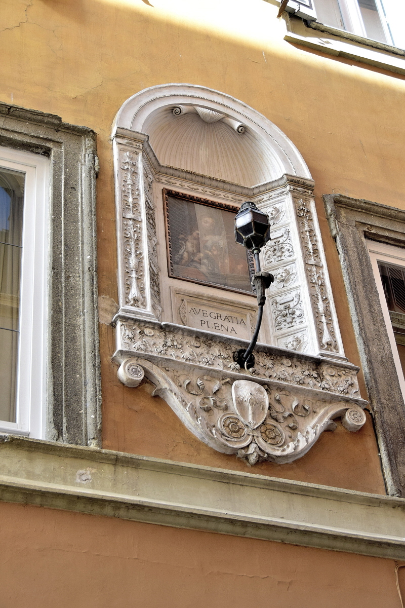 Vicolo_dei_Venti-Palazzo_dei_Venti_al_n_5-Edicola