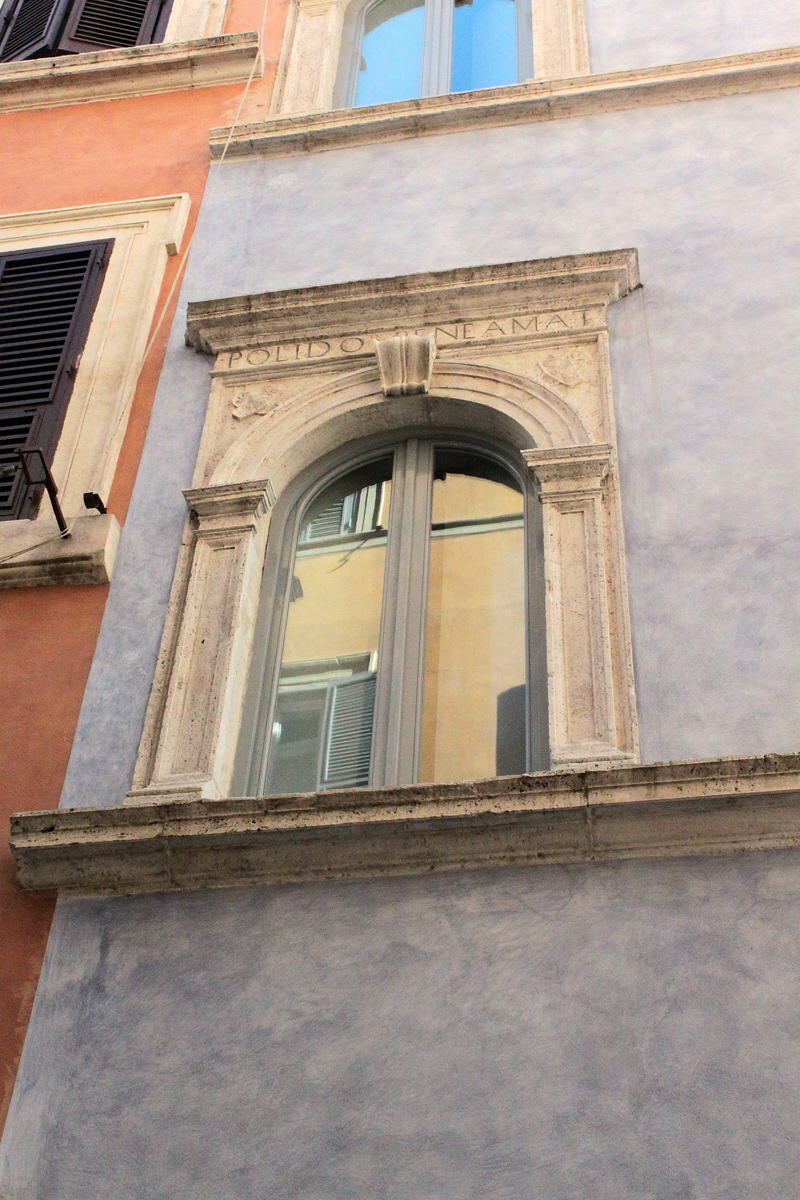 Vicolo_dei_Venti-Palazzo_del_XVI_sec_al_n_10-Finestra (4)
