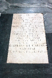 Piazza_dell'Oro-Chiesa_di_S_Giovanni_dei_Fiorentini-Lapide_di_Camillo_Strozzi-1606