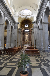 Piazza_dell'Oro-Chiesa_di_S_Giovanni_dei_Fiorentini-Navata_Centrale (4)